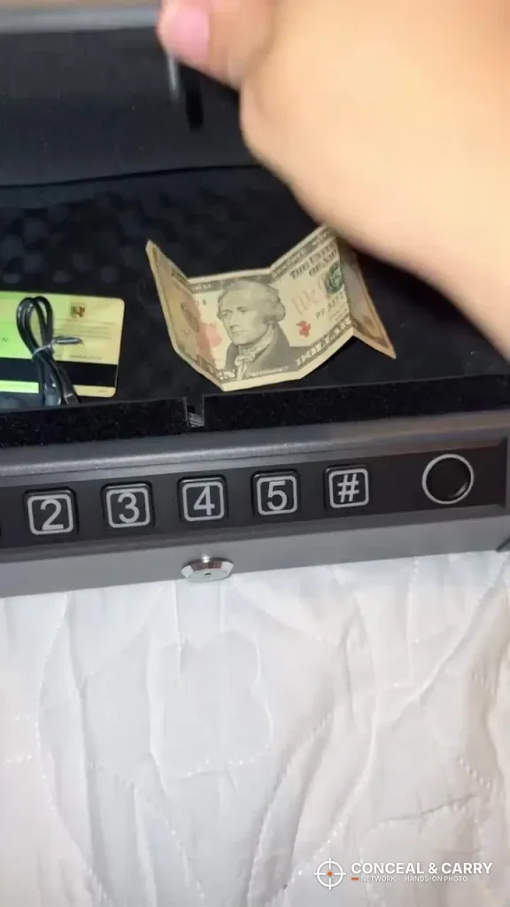 AIRMuch 3-pistol safe used for cash and valuables