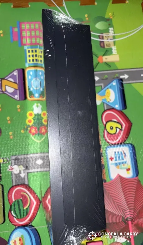 Edge view of the Dononr frame showing how thin it is