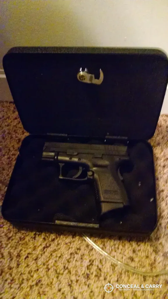 Compact pistol in the FSDC MLC5200 with the latch hook on the open lid