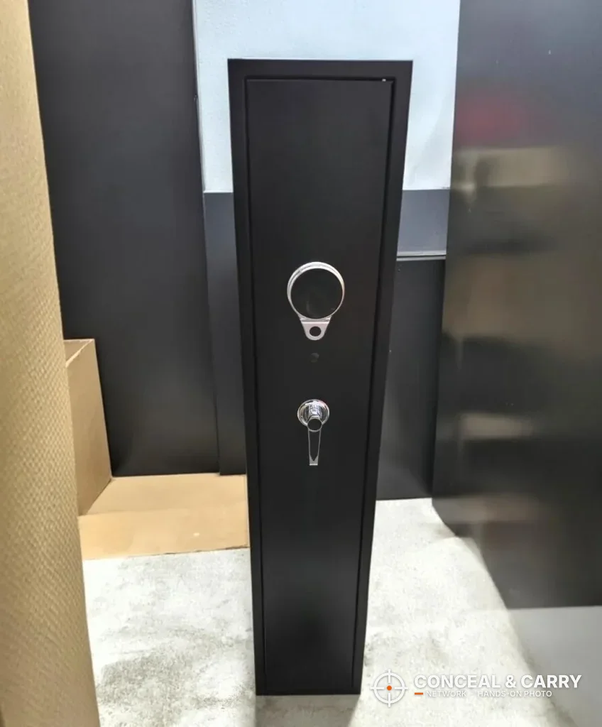 KAER 12-15 gun cabinet closed, with a round keypad and lever handle