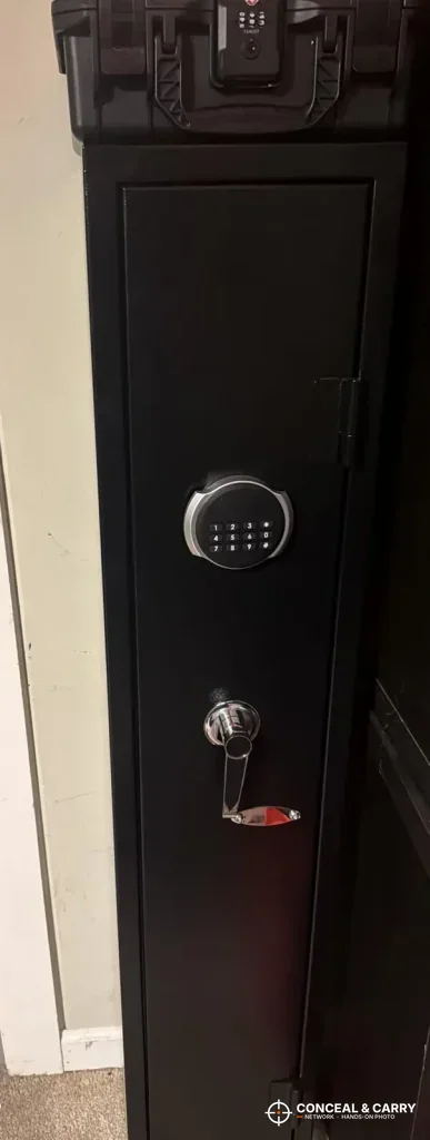 KAER 2-3 gun rifle safe door with the keypad above the handle