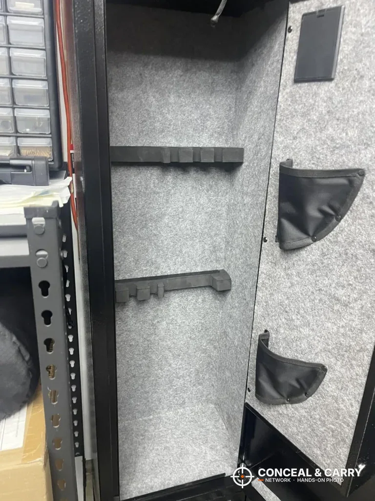 Notched rack bars and pistol pockets inside the KAER 5-6 gun quick access safe