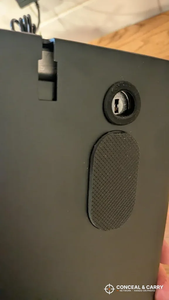 Key lock and oval cover on the TRRKO charging safe