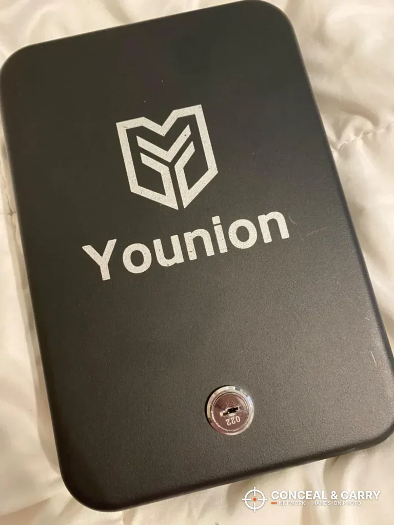 Younion portable pistol safe lid with the logo and key lock